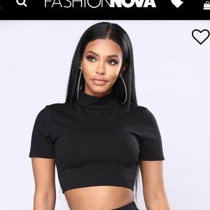 Black crop top💫